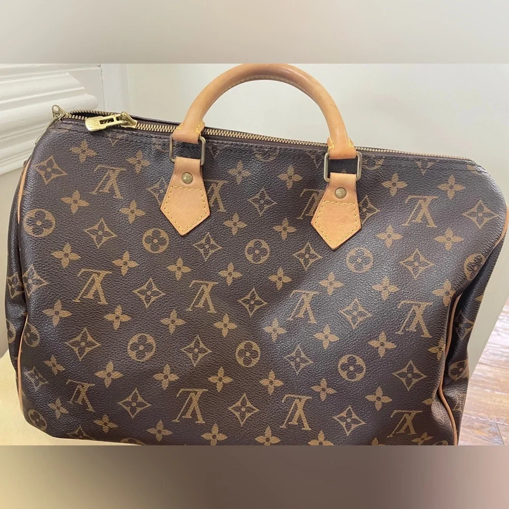 Louis Vuitton Speedy 35 Brown and Tan Monogram Satchel. Very great condi!